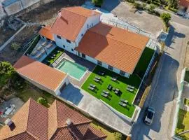 Moradia Sossegada Com Piscina