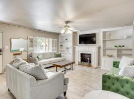 Half-Mi to Campus! Lubbock Home with Fenced Yard، فندق في لوبوك