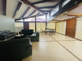 Urban Oasis House Deluxe