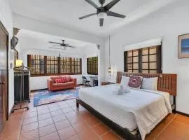 Bright & airy Spanish villa steps to sand GEN AC - Main House