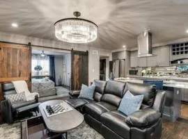 Modern Lux Dallas 1-br Apartment Patio & Hot Tub