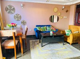 Downtown 3 Bedroom Luxury - Central Walkable to Everything, ξενοδοχείο στο Νταρ ες Σαλάμ