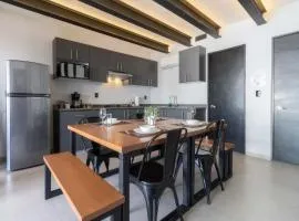 3Ph Amazing 2Bdrm 2bath private terrace fits 10