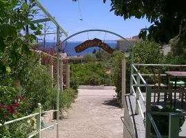 Manoleas Tavern & Rooms to Let, hotel in Leonidion