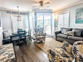 First-Floor Condo with Balcony, WiFi & Shared Hot Tub, Pools, Tennis, Putt-Putt, hotell i Atlantic Beach