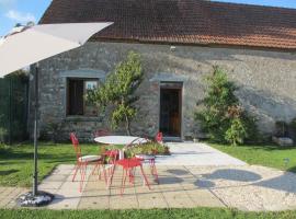 Gîte cosy en Val de Loire, proche Loire, Sologne, Sully/Loire - 1 ch, salon, cuisine, linge inclus - FR-1-590-30, hotel v destinaci Guilly