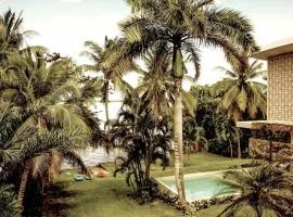 7BR Beautiful Waterfront Villa - Perfect Getaway