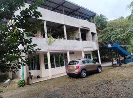 Hotel Tari，莫科阿的附設泳池的飯店