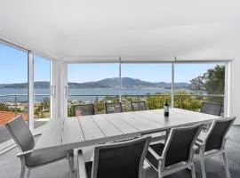 Hillside Hideaway Sleeps 10 Stunning Views