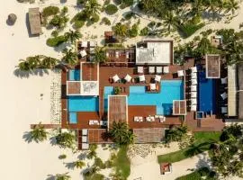 2BR Beach & Marina front Condo w/ Top Features