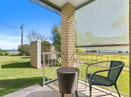 Dolphin View on South Esplanade, hotel a Bongaree