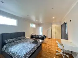 Master Room with Attached Bathroom close to Station and Shops - SH1