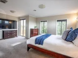 Daintree Family Getaway Huge yard Aircon Heating Sleeps 12 Parks Beaches Table Tennis