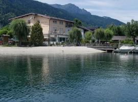 Hotel La Piroga, hotel v destinácii Calceranica al Lago