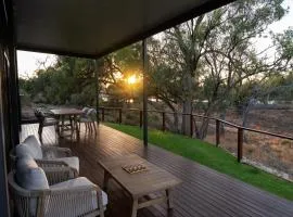 Parcoola Retreats Private Riverfront Escape with Outdoor Bath