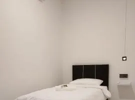 23 Inn Singlebed Share Bathroom No Window