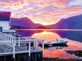 9 person holiday home in GURSKØY-By Traum, hotel en Kjellsund