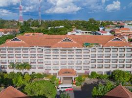 Hotel Somadevi Angkor Resort & Spa, хотел в Сием Реап