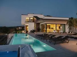 Luxury Villa Kim Momjan - Happy Rentals