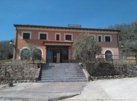 Hostal Miraflor de las Cadenas, guest house in Cuacos de Yuste