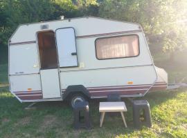 kamp andrea, parkol&oacute;val rendelkező hotel &Scaron;avnik v&aacute;ros&aacute;ban