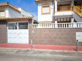Bungalow in Parque Las Naciones with Communal Pool