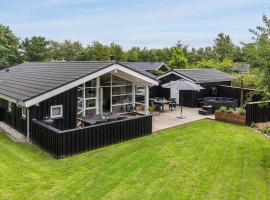 Amazing Home In Hemmet With Sauna, hotel in Hemmet