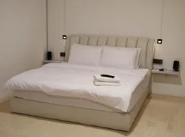 23 Inn Kingbed Room with Balcony