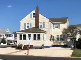 Just Moments From The Causeway Bridge This Charming Spacious Five-Bedroom 2 Bath Home Is Located In Ship Bottom On The Island Of Lbi, Wifi,,