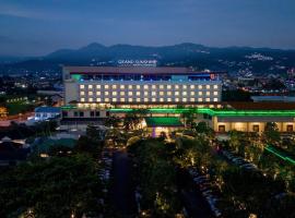 Grand Sunshine Resort & Convention, hotel di Bandung