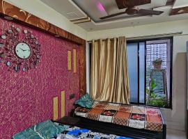 Bed with breakfast At Ghodbunder Road thane West, apartment in Jāmb