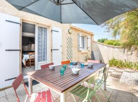 Maison avec Jardin proche Océan, hotel in Saint-Denis-dʼOléron