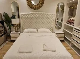 UG Neubau City Wohnung - Pool, Gym, Sauna, zweites Bad extra buchbar