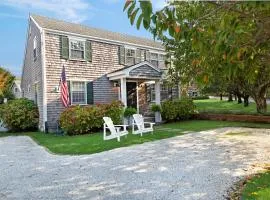 Modern Saltbox in Edgartown Village