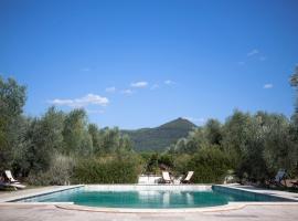 Agriturismo Tra gli Ulivi, Chiappini, penginapan di ladang di Bolgheri