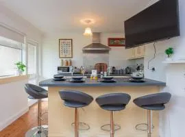 Free Parking - City Centre - 3 Bedrooms - 5 Guests