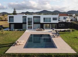 Casa do Mar - North Coast Ocean Views, hotel in Calhetas