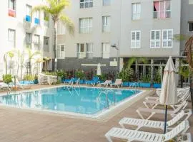 Home2Book Bright Retreat with Pool, Sardina Beach