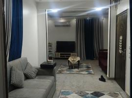 بفضل الله شقه فندقيه مكيفه ونت وحارس عقار تري النيل、Jazīrat al Badrashaynのホテル