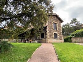 Casa Rural La Carrasquilla, hotel in Golmayo