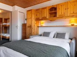 Cosy Apartment In Heart of Val Thorens, Ski In-Out with WiFi