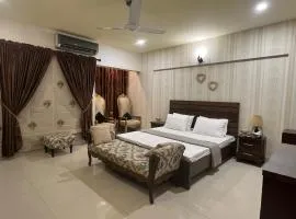 Zen Luxury Stay - 3BR Family Apartment DHA Phase 6 Nishat Commercial
