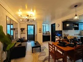 Luxhomme GuestHouse with Balcony