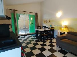 Appart t2 - jusqu'à 4 couchages - avec jardin, ξενοδοχείο σε Saint-Laurent-de-la-Salanque