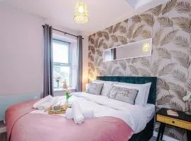 Stylish 2 Bedroom Apartment in Heart of Buxton