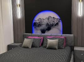 Luxury Private Top Floor Apartment in Heart of Bahria Town, hotel in Lahore