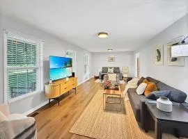 3 Bedrooms 8 Guests Modern Ranch Retreat on Half Acre