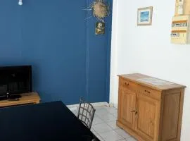 Small F2 in Fort-de-France