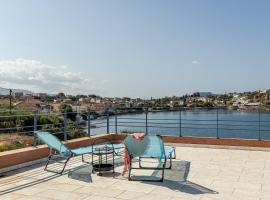 Elaia's Modern Villa - Panoramic Sea View: Elia Laconias şehrinde bir kul&uuml;be