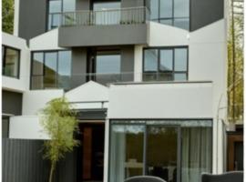 royal villas, hotel s parkov&aacute;n&iacute;m v destinaci Thika